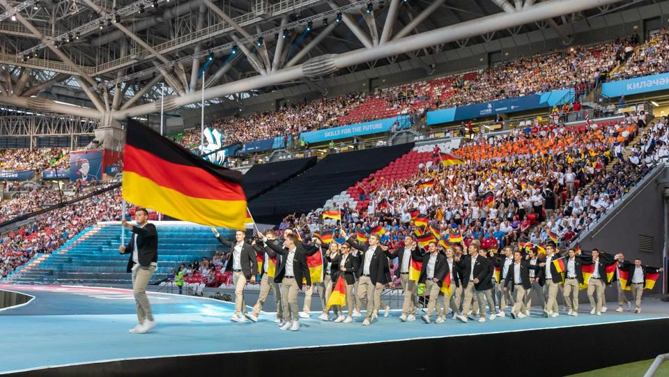 Gänsehautmoment: Etwa 30.000 Zuschauer begrüßen bei der Eröffnungsfeier auch das deutsche Nationalteam. Bild: WorldSkills Germany Frank Erpinar
