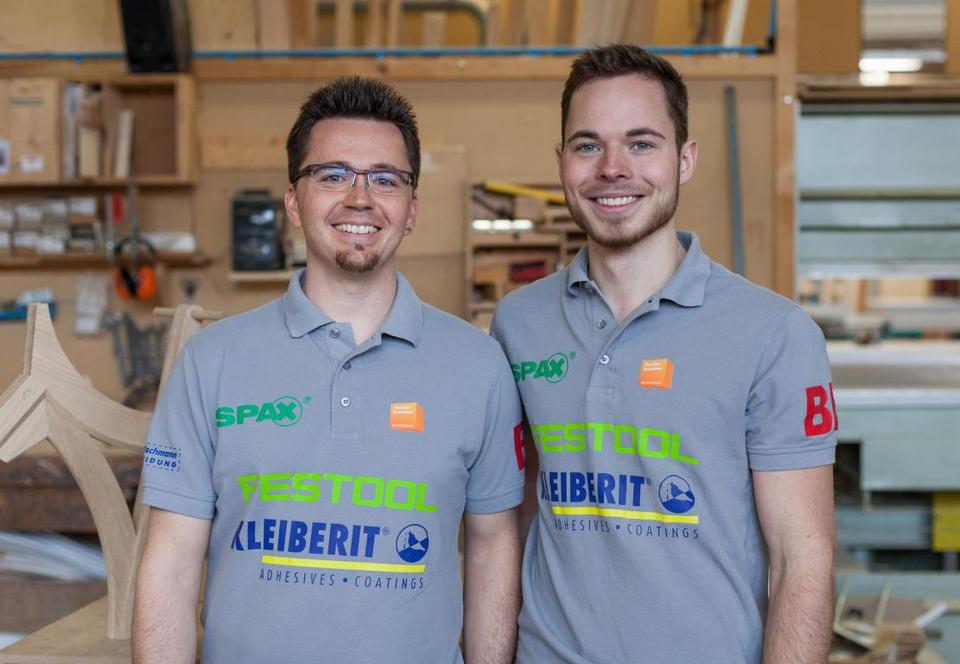 Florian Meigel (rechts) tritt in der Kategorie "Bauschreiner" bei der Berufsweltmeisterschaft an